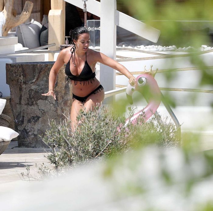Georgia May Foote In Bikini At A Swimming Pool