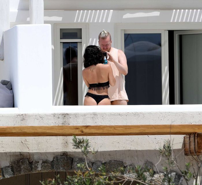 Georgia May Foote In Bikini At A Swimming Pool