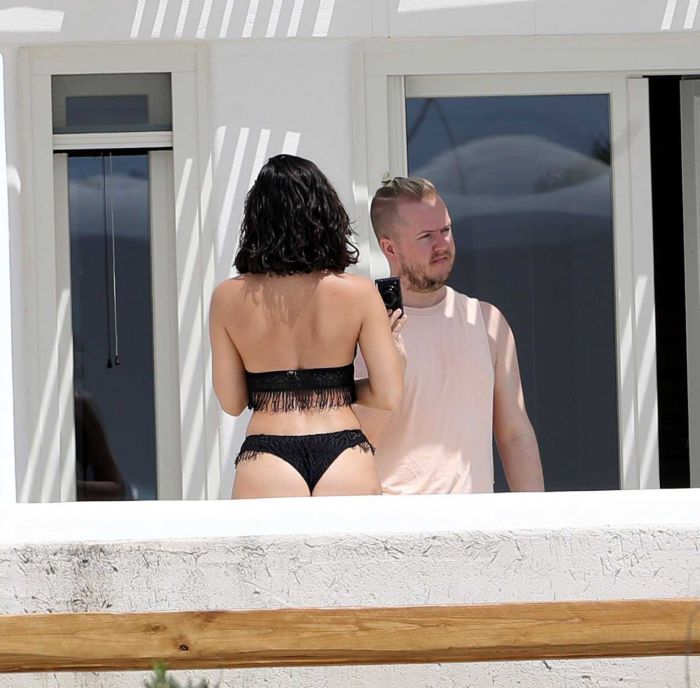 Georgia May Foote In Bikini At A Swimming Pool