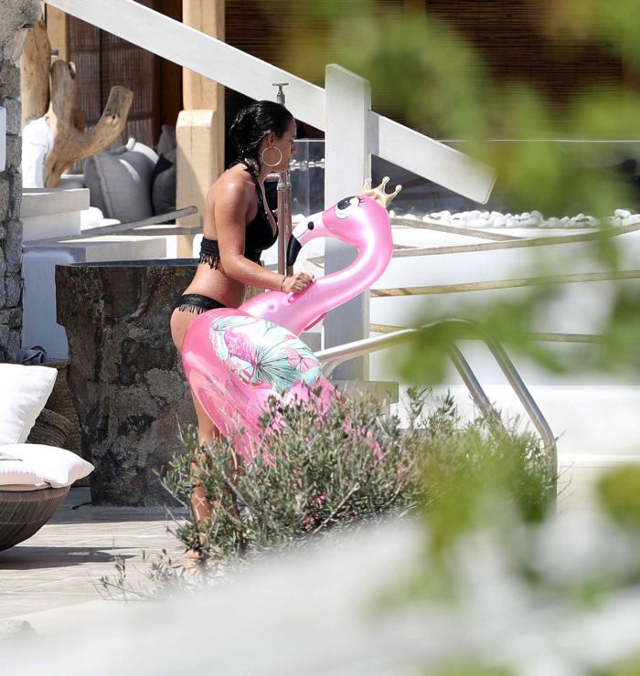 Georgia May Foote In Bikini At A Swimming Pool