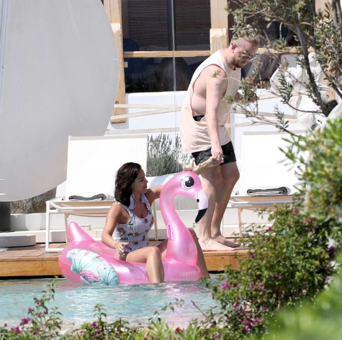 Georgia May Foote In Bikini At A Swimming Pool