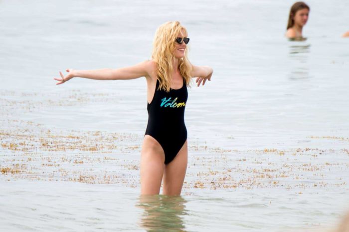 Georgia May Jagger Pose For A Swimsuit And Bikini Photoshoot