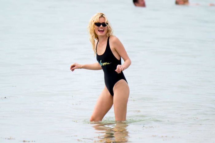 Georgia May Jagger Pose For A Swimsuit And Bikini Photoshoot
