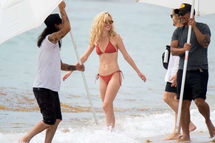 Georgia May Jagger Pose For A Swimsuit And Bikini Photoshoot