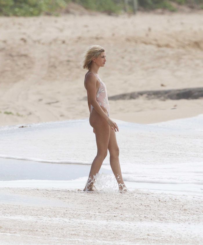 Hailey Baldwin In Swimsuit At The Hawaiian Beach