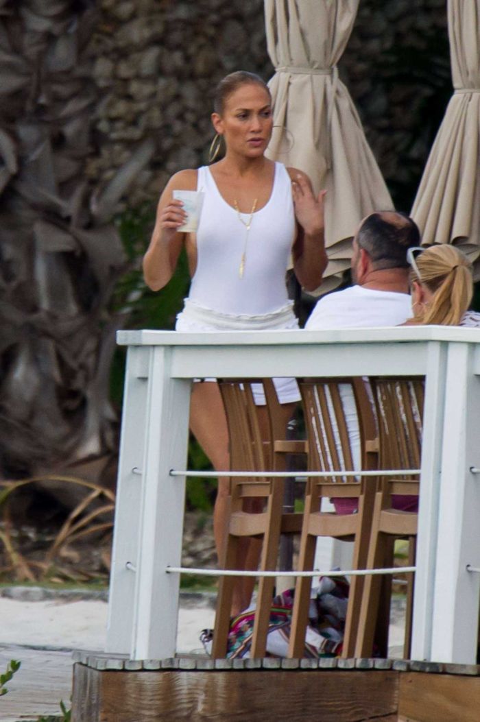 Jennifer Lopez Celebrating Birthday On A Boat In Nassau