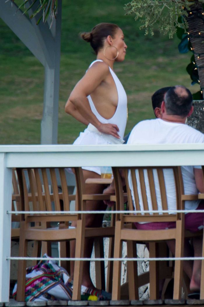 Jennifer Lopez Celebrating Birthday On A Boat In Nassau