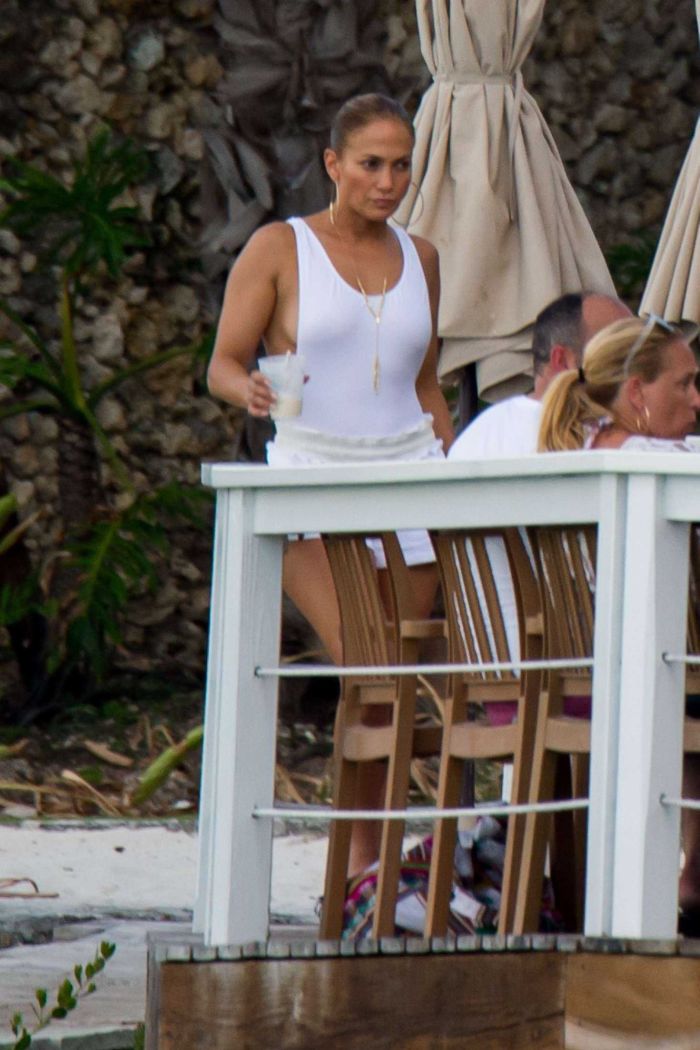 Jennifer Lopez Celebrating Birthday On A Boat In Nassau