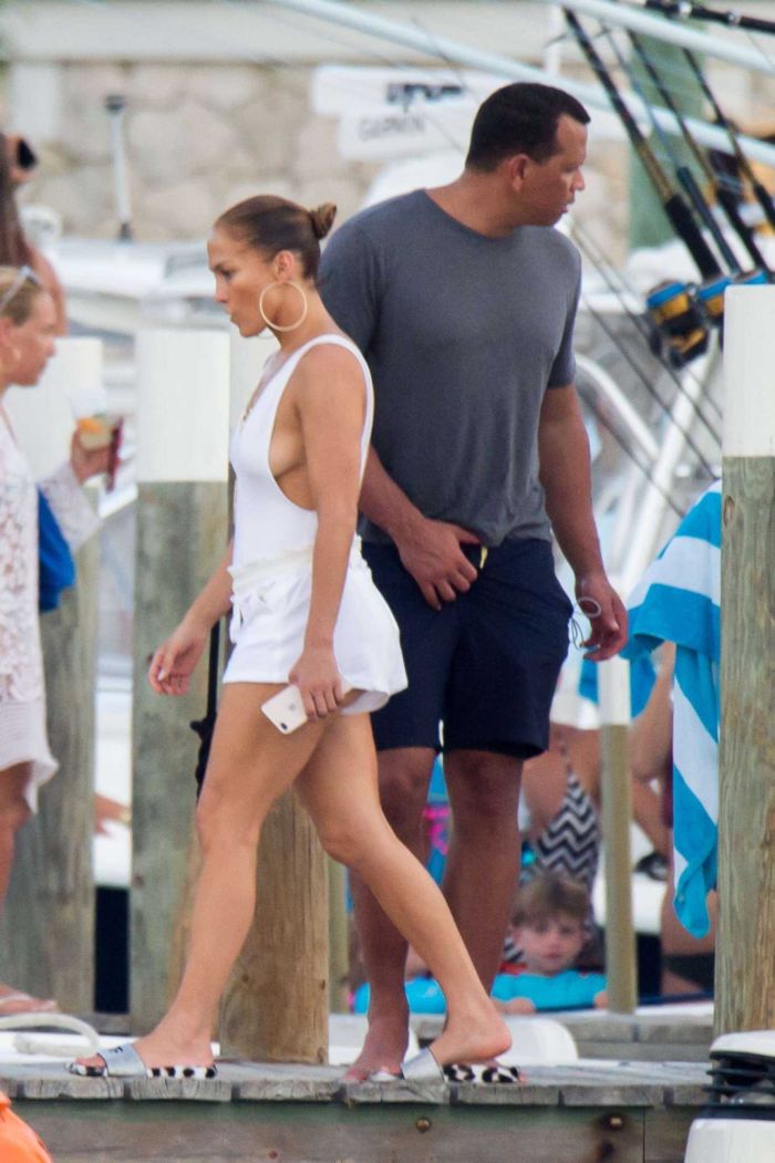 Jennifer Lopez Celebrating Birthday On A Boat In Nassau