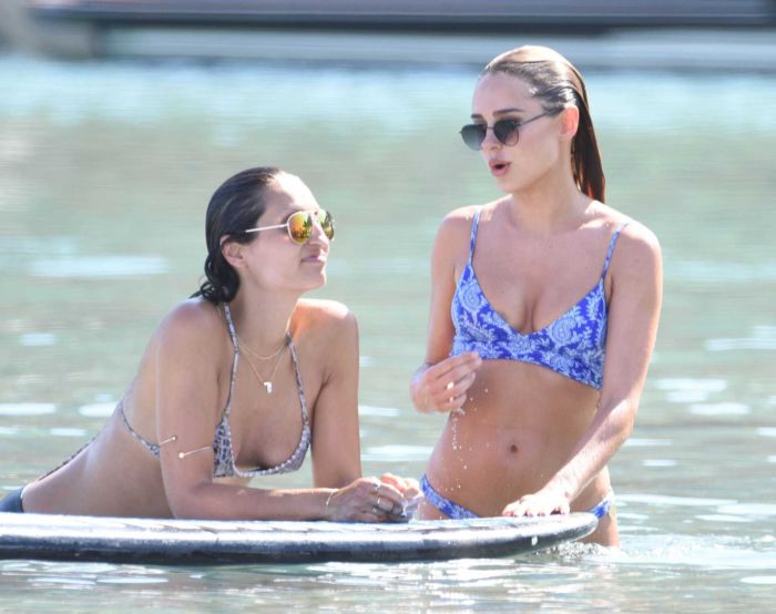 Kimberley Garner In A Blue Printed Bikini At The Beach