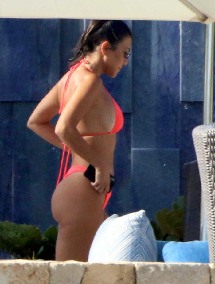 Kourtney Kardashian Candids In Pink Bikini In Los Cabos