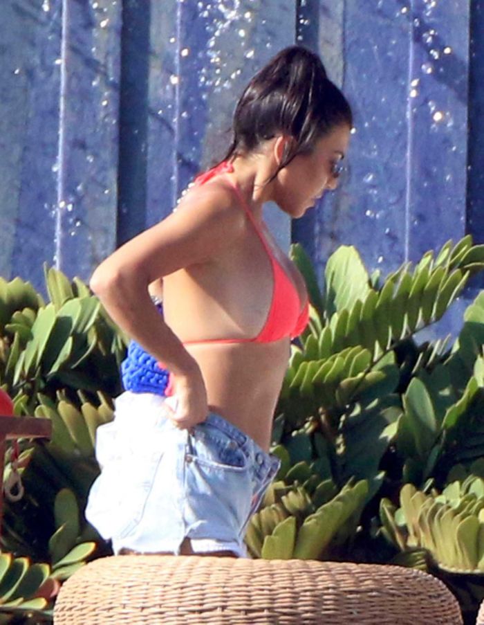 Kourtney Kardashian Candids In Pink Bikini In Los Cabos