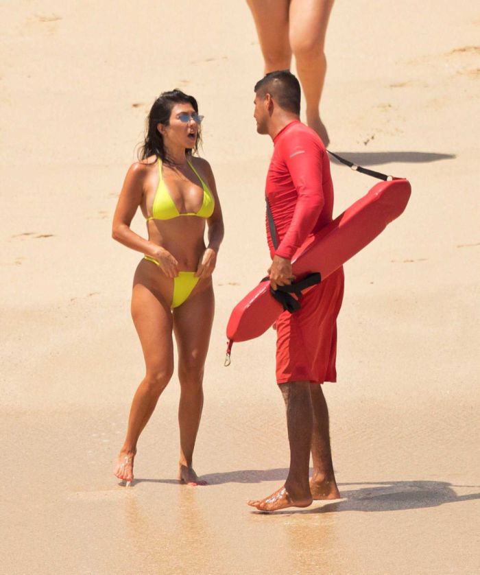 Kourtney Kardashian At The Mexican Beach In Yellow Bikini
