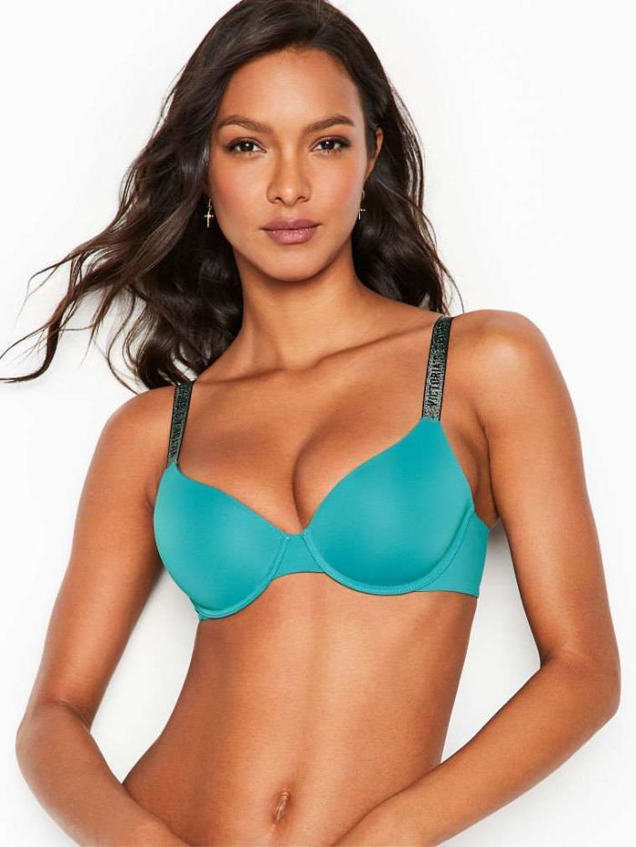 Lais Ribeiro Poses For Victoria’s Secret Lingerie Photoshoot