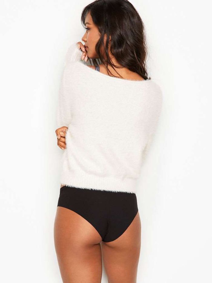 Lais Ribeiro Poses For Victoria’s Secret Lingerie Photoshoot