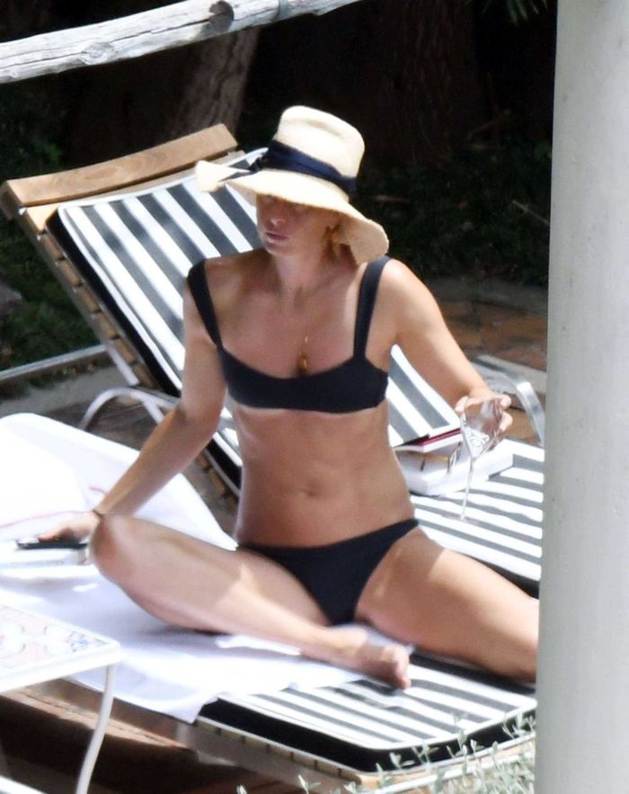 Maria Sharapova Candids In Black Bikini At The Swimming Pool