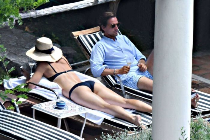 Maria Sharapova Candids In Black Bikini At The Swimming Pool