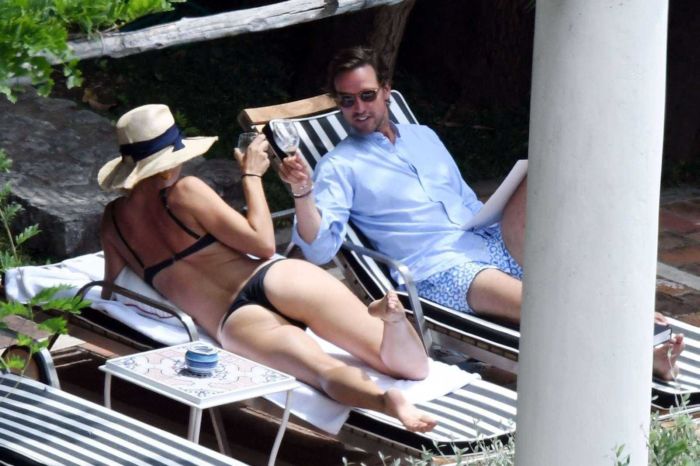 Maria Sharapova Candids In Black Bikini At The Swimming Pool