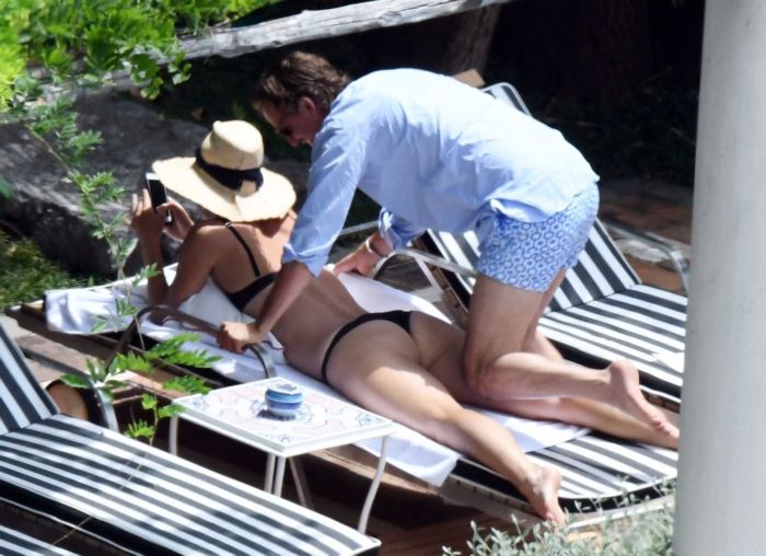 Maria Sharapova Candids In Black Bikini At The Swimming Pool