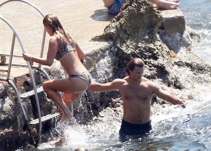 Nina Agdal In A Leapord Bikini On A Vacation In Capri