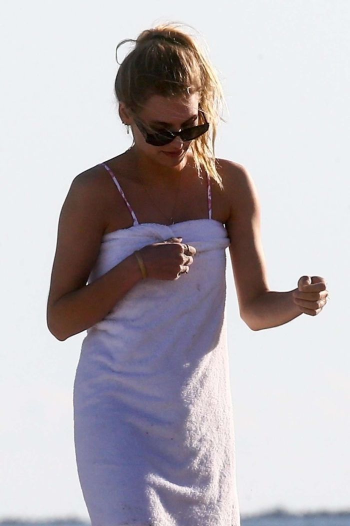 Roosmarijn De Kok Relaxing In Bikini At The Beach In Miami