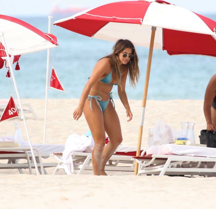 Sarah Kohan Relaxing In Bikini At The Miami Beach