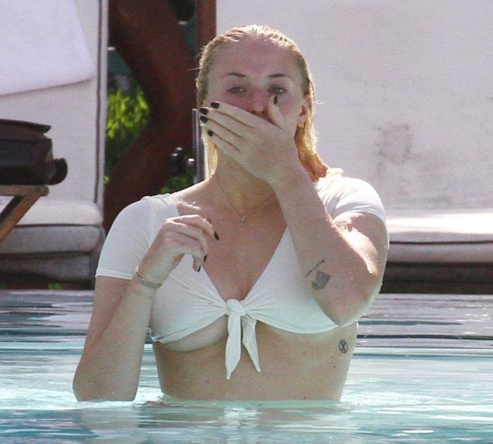 Sophie Turner At The Swimming Pool In Bikini