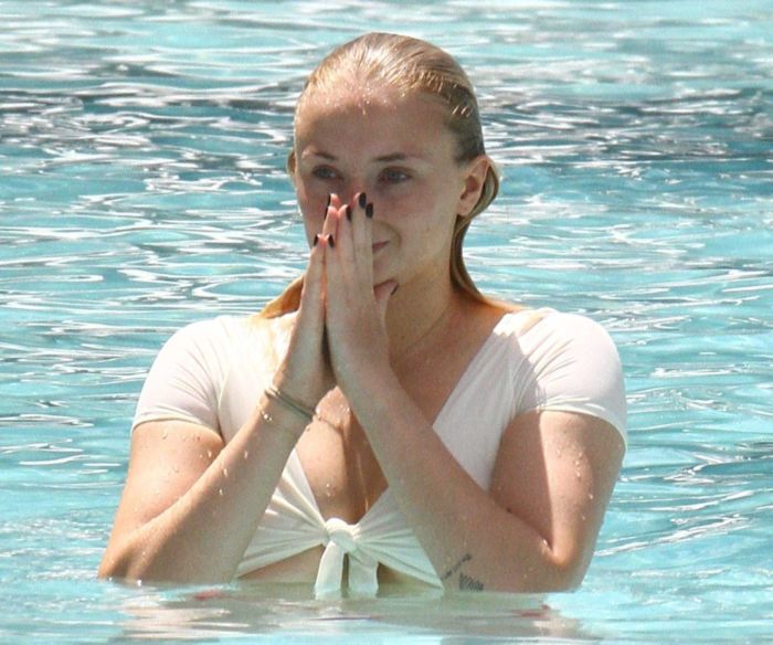 Sophie Turner At The Swimming Pool In Bikini