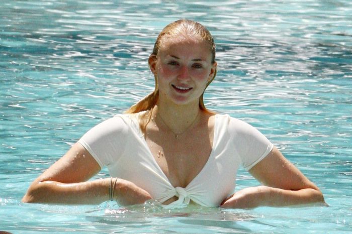 Sophie Turner At The Swimming Pool In Bikini