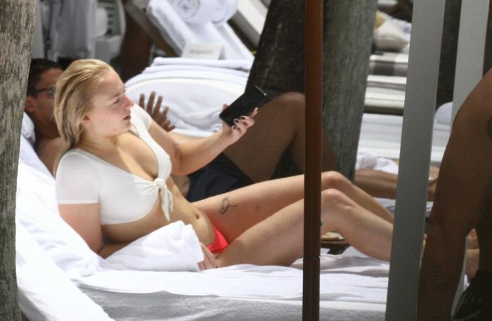 Sophie Turner At The Swimming Pool In Bikini