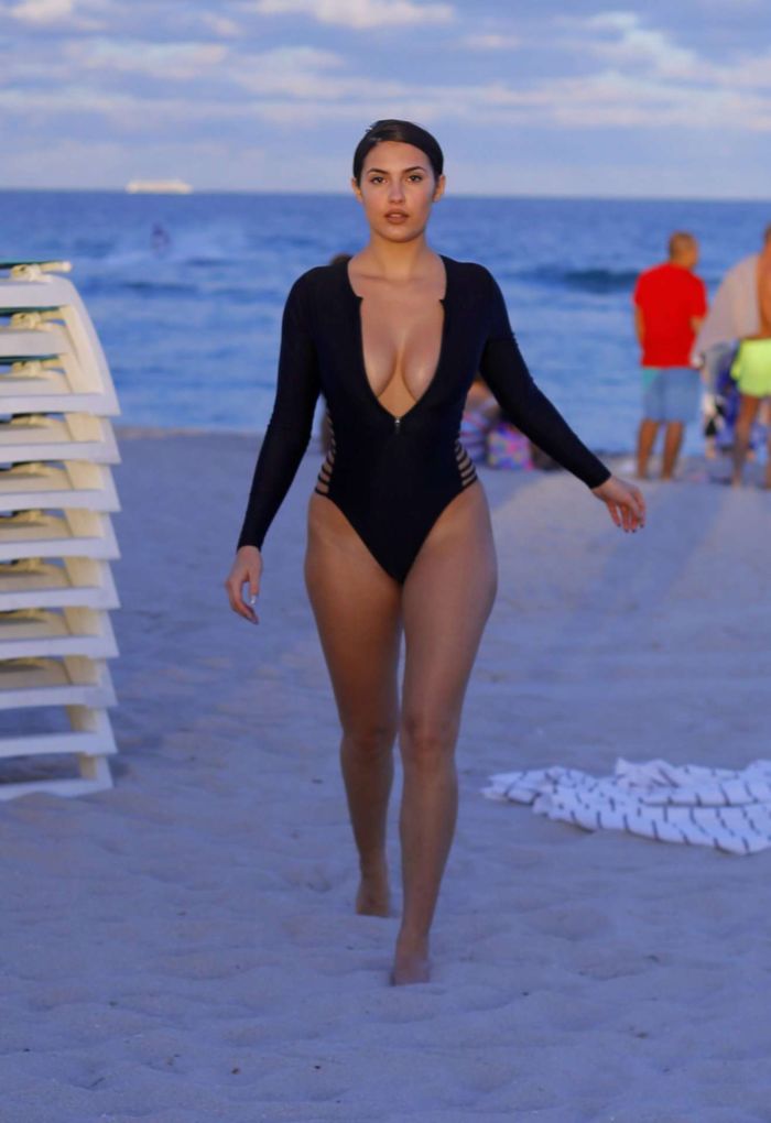 Tao Wickrath In A Black Swimsuit On The Beach In Miami