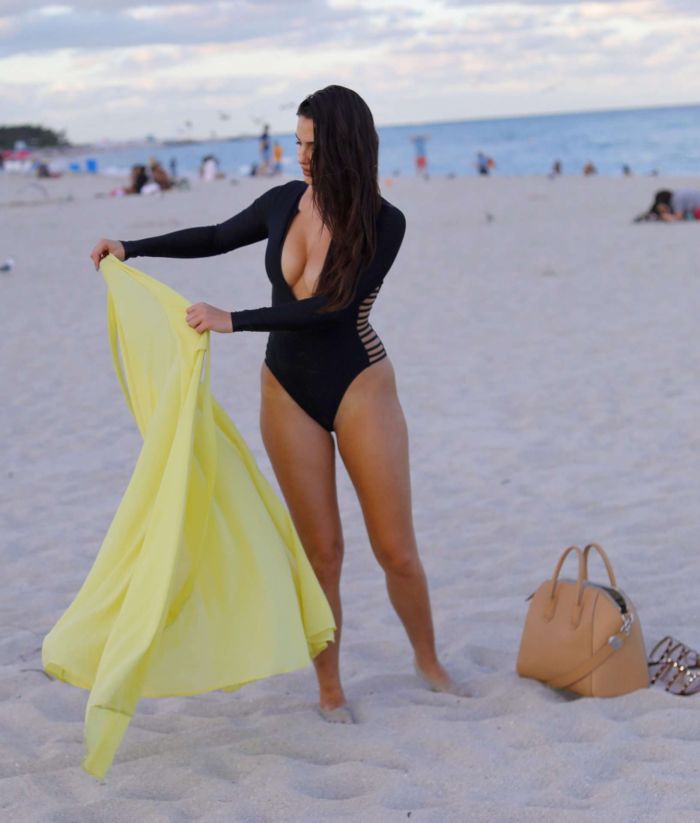 Tao Wickrath In A Black Swimsuit On The Beach In Miami