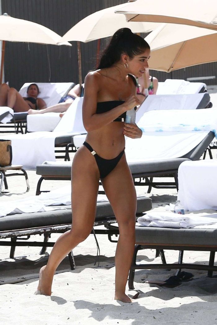 Yovanna Ventura Relaxing In Black Bikini At The Beachside