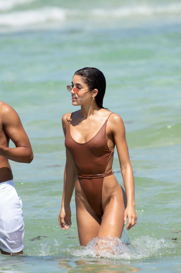 Yovanna Ventura On A Holiday In A Swimsuit At Miami Beach