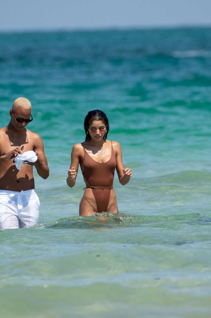 Yovanna Ventura On A Holiday In A Swimsuit At Miami Beach