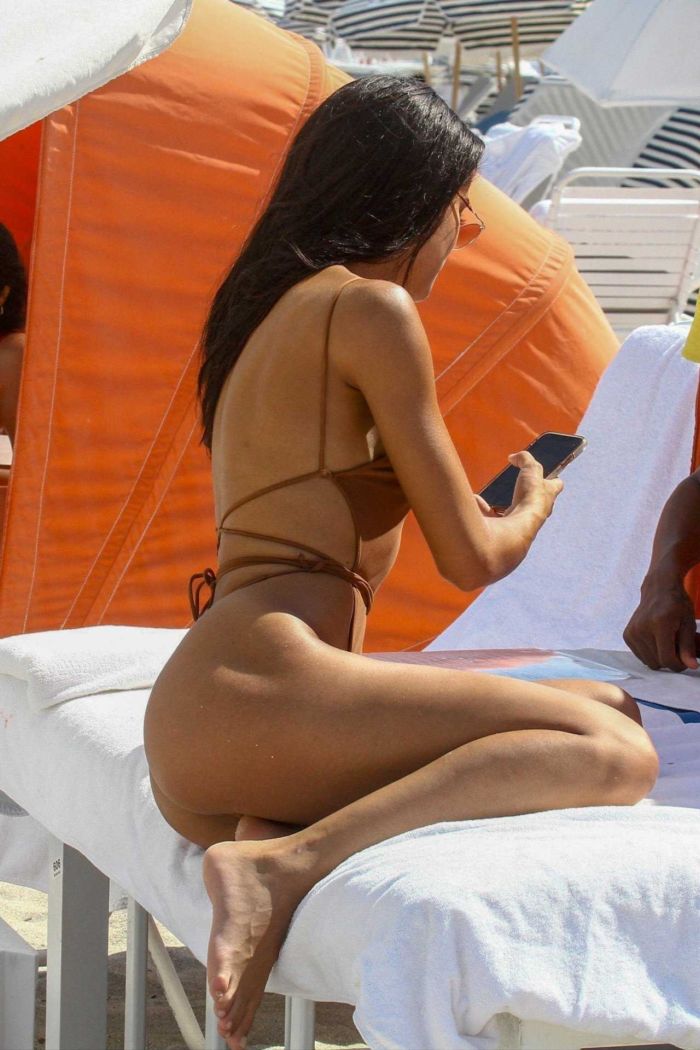Yovanna Ventura On A Holiday In A Swimsuit At Miami Beach